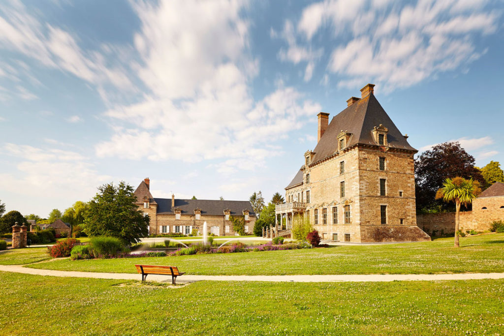 Chateau-des-Montgommery-de-Ducey--cote-jardin